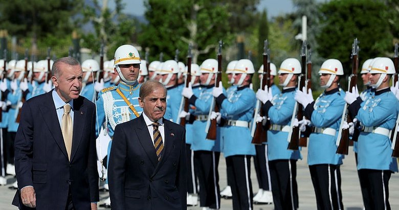 Başkan Erdoğan, Şerif’i resmi törenle karşıladı