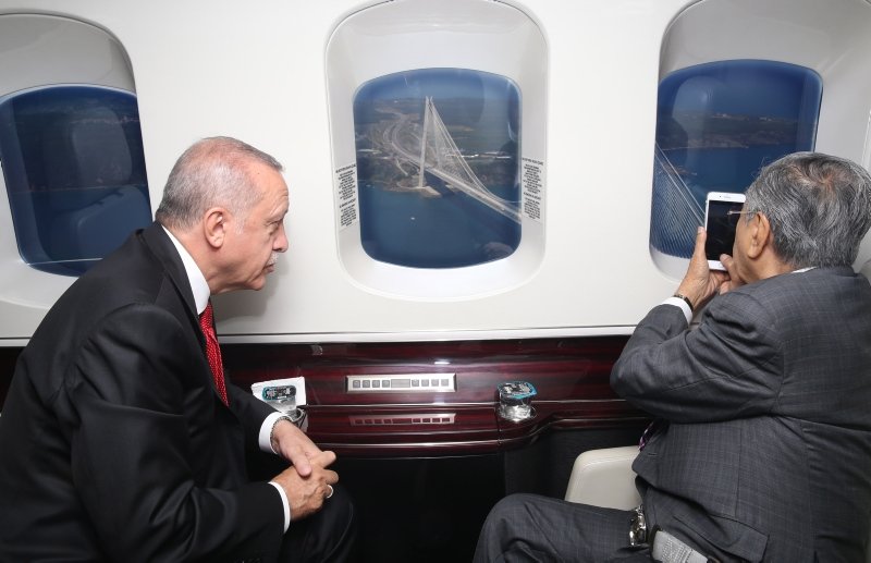 Başkan Erdoğan, Malezya Başbakanı’na havadan İstanbul’u tanıttı