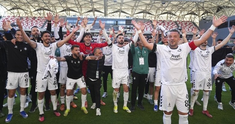 İzmir’in 112 yıllık çınarı, lige tutundu: Altay’da mutlu son