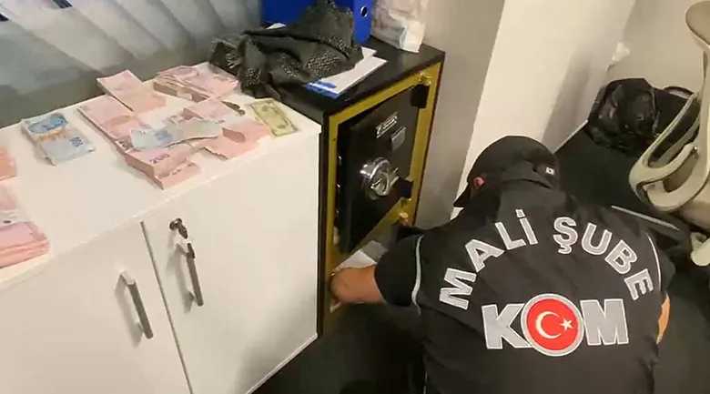 icisleri-bakanligindan-aciklama-etimesgut-belediye-baskani-erdal-besikcioglu-gorevden-uzaklastirildi-1785793056123.jpeg