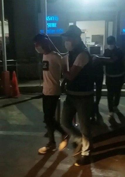 İzmir’de film gibi olay! Çaldı, kaçtı, kovalamacada kaza yaptı, kutudaki parmak izi olayı aydınlattı