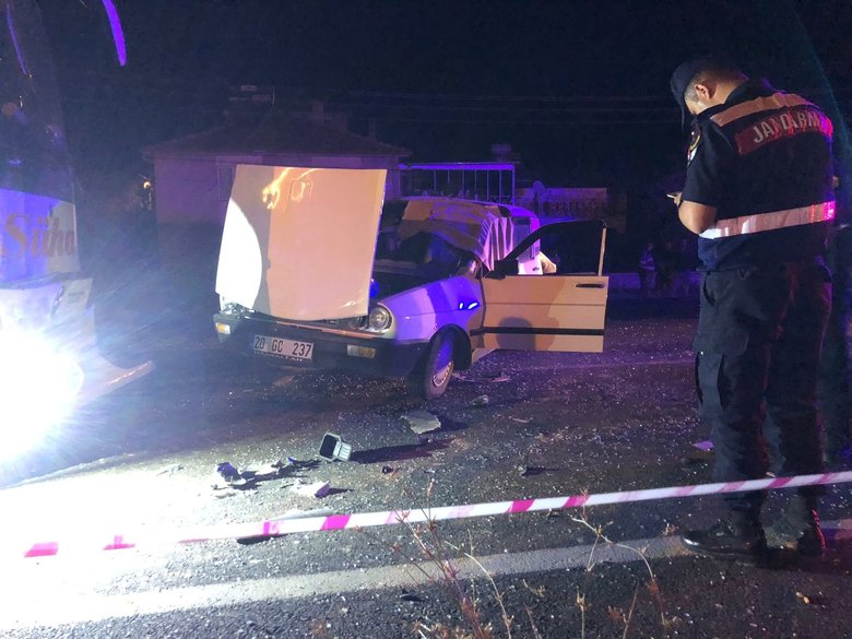 Denizli’de feci kaza! Yolcu otobüsü otomobille çarpıştı:1 ölü