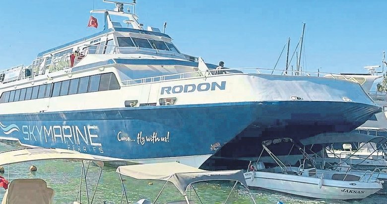 Rodos seferi yapan feribot Fethiye’de karaya oturdu