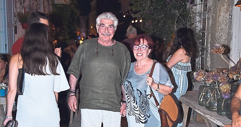 47 yıl geçse de ilk günkü gibi el ele