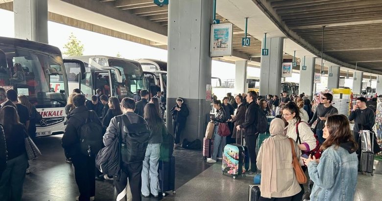 İzmir Otogarı’nda bayram öncesi yoğunluk: Biletler tükendi