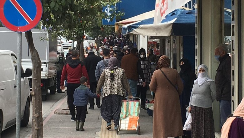 Aydın’da tedirgin eden görüntü! Pazar alışverişi koronavirüs tanımıyor