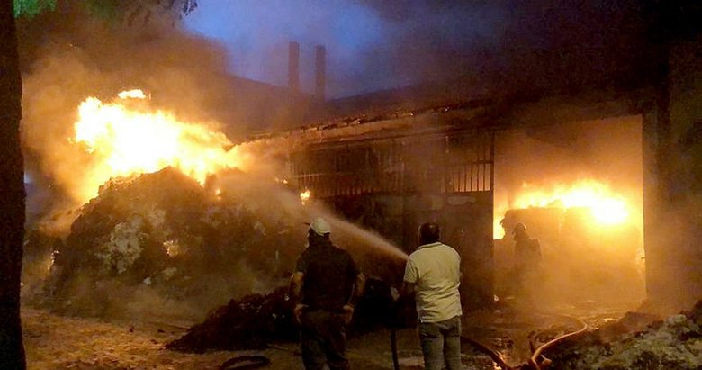 Uşak’ta tekstil deposundaki yangın kontrol altına alındı