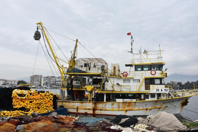 Ege’de hava şartları balıkçıları vurdu! Tekneler iskeleleri demirlendi