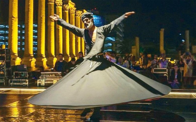 Çıplak semazen ney ve oyun havasında dans etti! İzmir Büyükşehir Belediyesi’ne tepki yağıyor