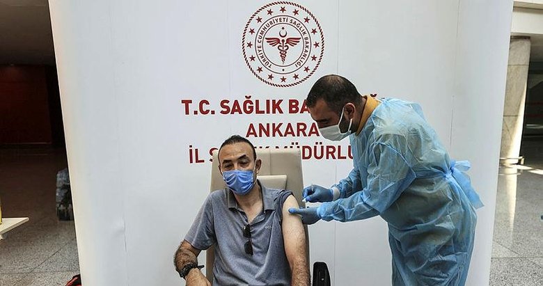 Türkiye’de Kovid-19’la mücadelede 15 milyonu aşkın kişiye iki doz aşı uygulandı