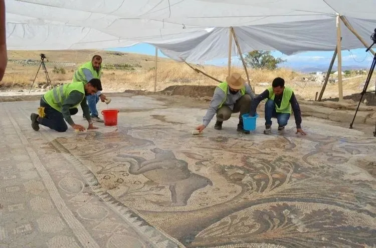 izmirin-altindaki-buyuk-sir-ortaya-cikti-gorenler-gozlerine-inanamadi-1790928771274.jpeg