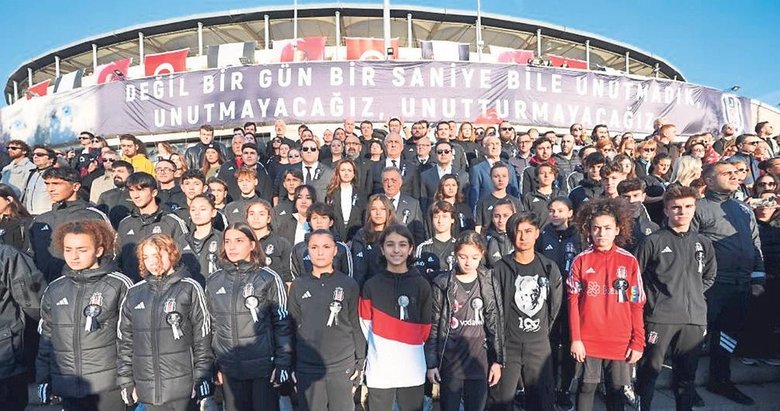 Saygı ve özlemle Atamızı andılar