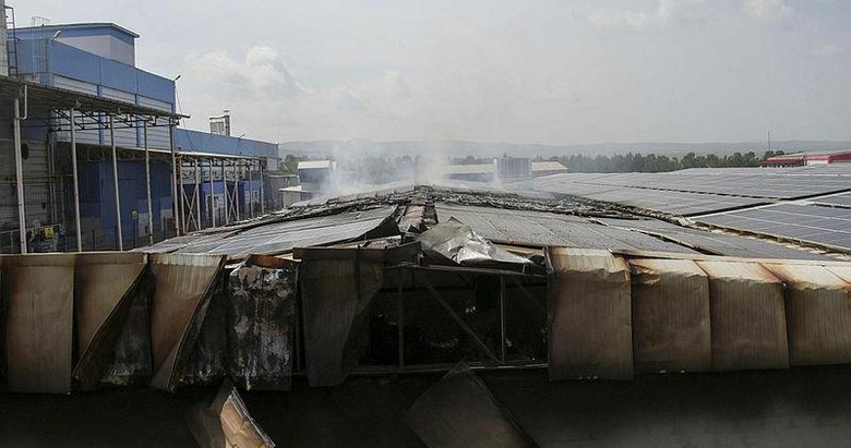 Uşak’ta tekstil fabrikasında çıkan yangın hasara neden oldu