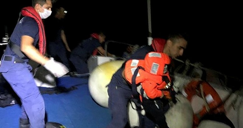 İzmir Çeşme’de 30 düzensiz göçmen yakalandı