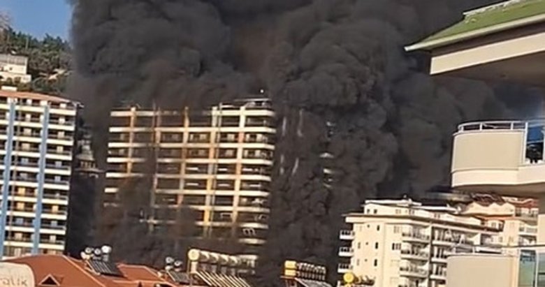 Alanya’da otel inşaatında yangın çıktı! İşçiler mahsur