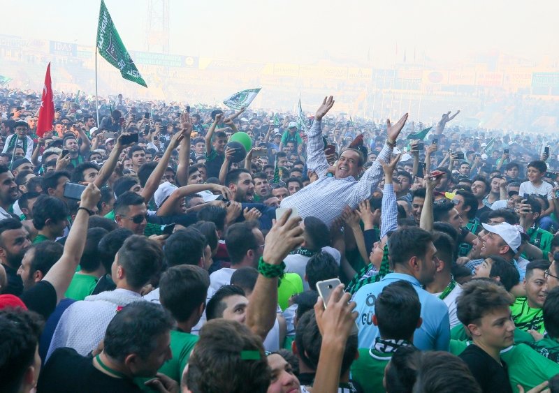 Abalı Denizlispor’da Süper Lig coşkusu! Taraftarlar meydanlara döküldü