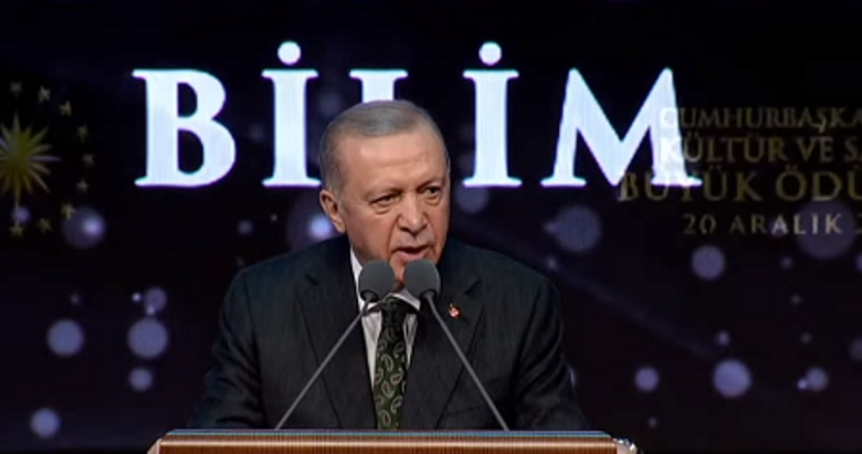 Başkan Erdoğan’dan Cumhurbaşkanlığı Kültür Sanat Büyük Ödülleri Töreni’nde önemli açıklamalar! İnşallah 2024, zalimlerin hak ettikleri cezayı gördüğü, mazlumların yaralarının sarıldığı bir yıl olacaktır diye inanıyorum