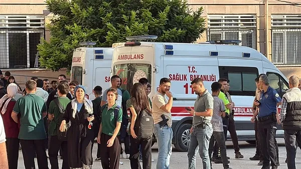 son-dakika-manisada-okul-onunde-silahli-dehset-yarali-ogrenciler-var-1790057007140.jpeg