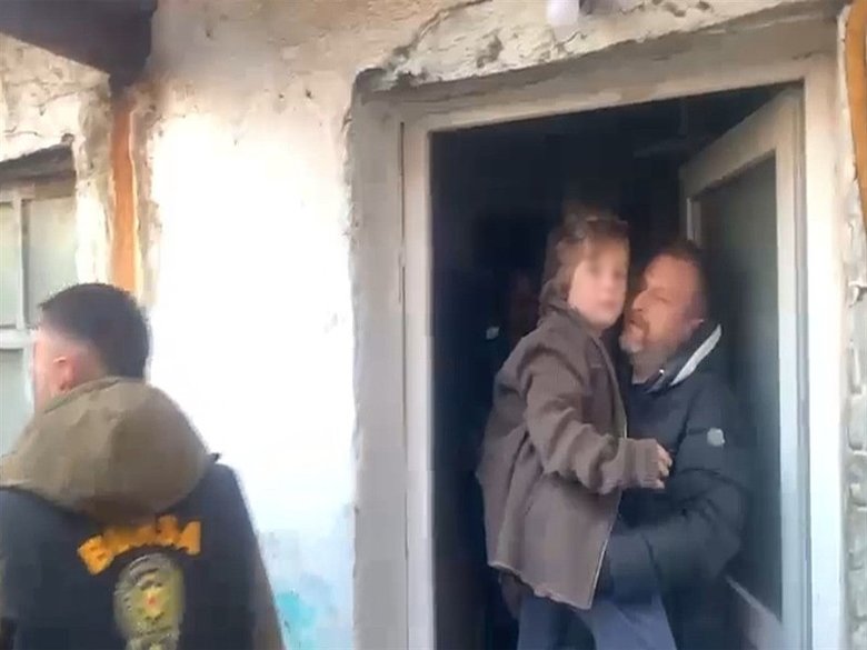 bursada-cop-yiginlari-icinde-bulunmustu-annesiyle-yeniden-tanisan-7-yasindaki-cocuktan-yurek-yakan-sozler-1773909104312.jpeg