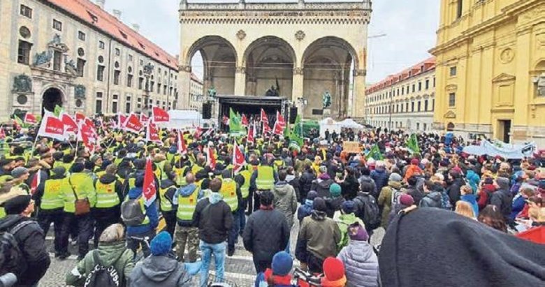 Almanya’da kamudaki grev toplu taşıma ulaşımını aksattı