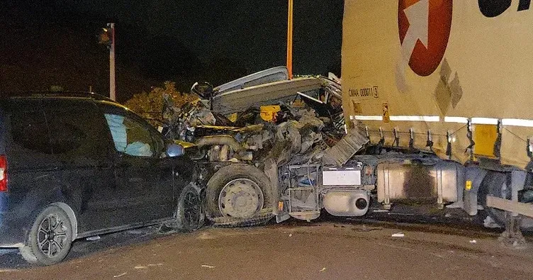 Bursa’da tır ile otomobil çarpıştı: 1 ölü, 7 yaralı!