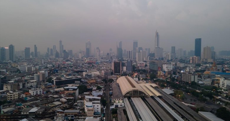 Tayland’ın başkenti Bangkok’ta hava kirliliği nedeniyle okullarda eğitime ara verildi