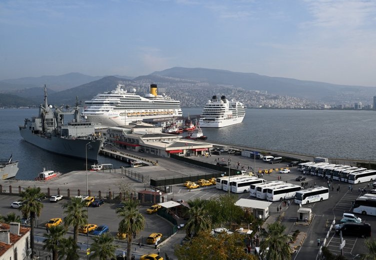 İzmir’de kruvaziyer bereketi! Binlerce turis geldi