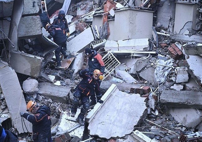 Enkaz altındakiler ne kadar dayanabilir? Hayatta kalma süresi nedir? ZAMANA KARŞI YARIŞ!