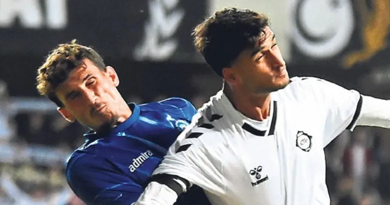 Altay’da Salih’e profesyonel imza