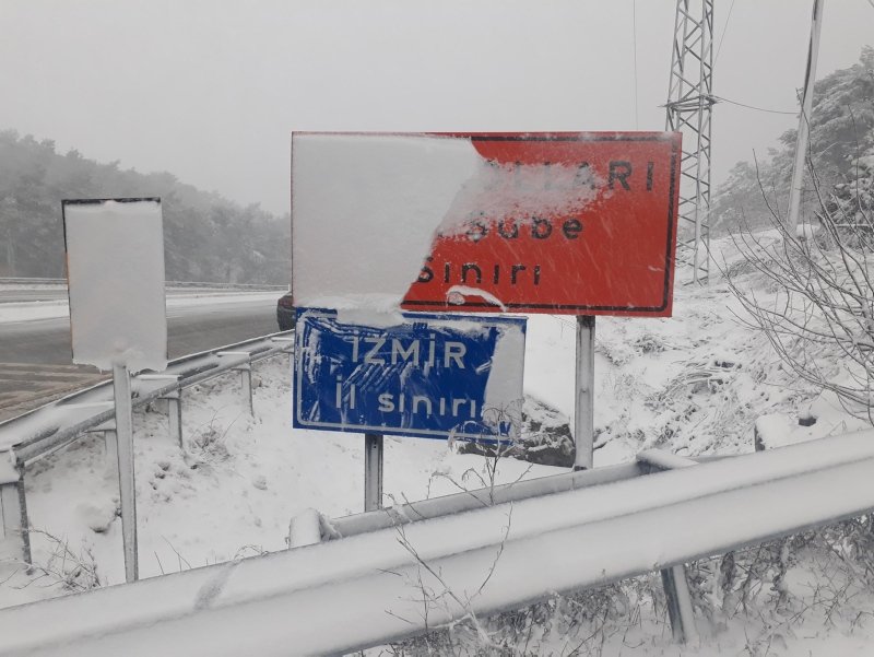 İzmir’in dağlarında kar kalınlığı yarım metreyi aştı
