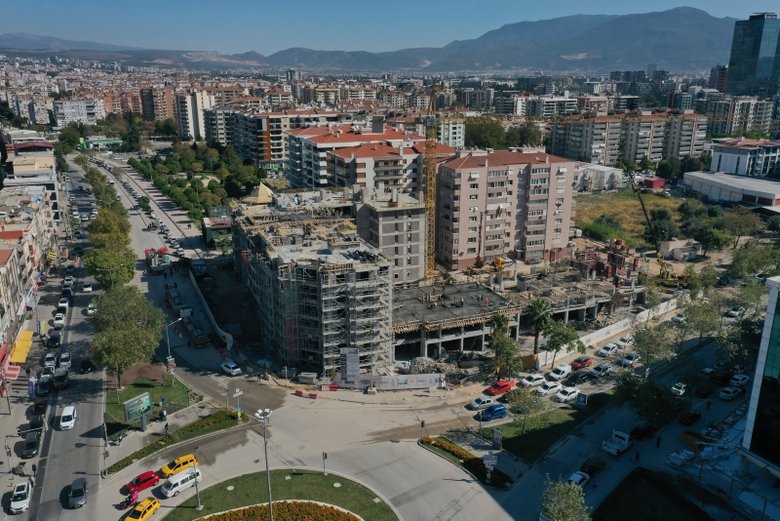 İzmir’de depremzedeler yeni evlerine kavuşmaya başlıyor