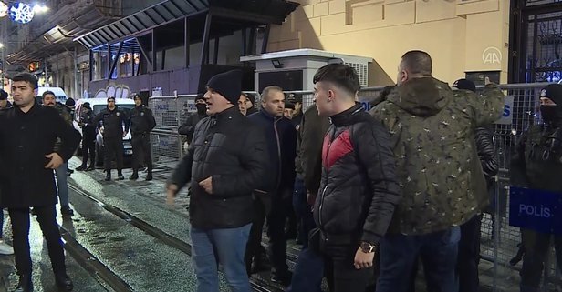 Son dakika: İdlib’deki alçak saldırının ardından Rusya’nın İstanbul Başkonsolosluğu önünde protesto