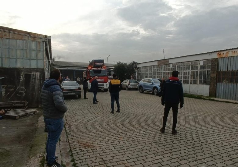 Sobaya döktüğü tiner bidonunun patlaması sonucu yaralandı