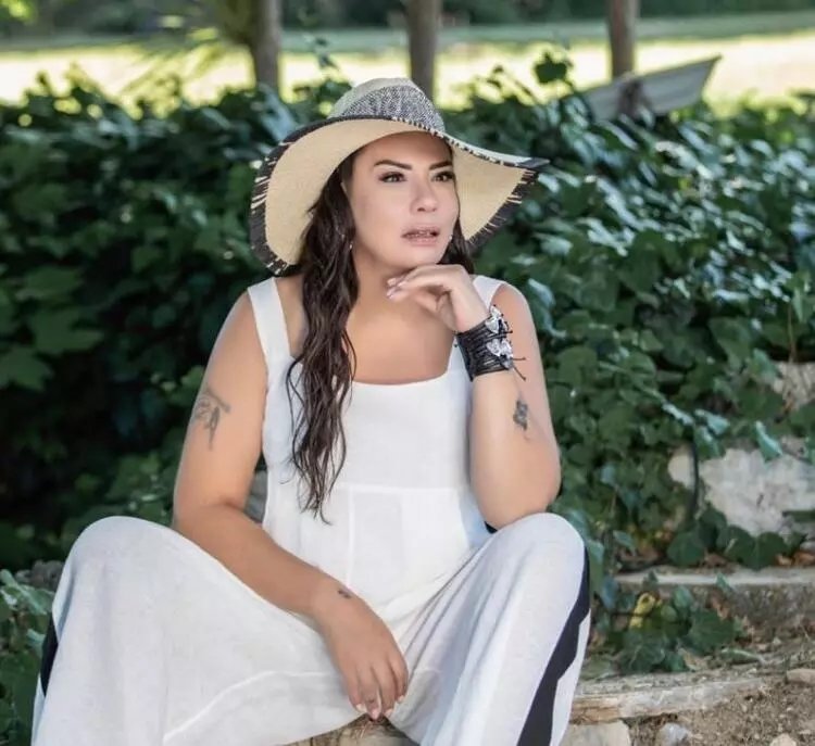 Işın Karaca katliam yapan İsrail’e açtı ağzını yumdu gözünü!