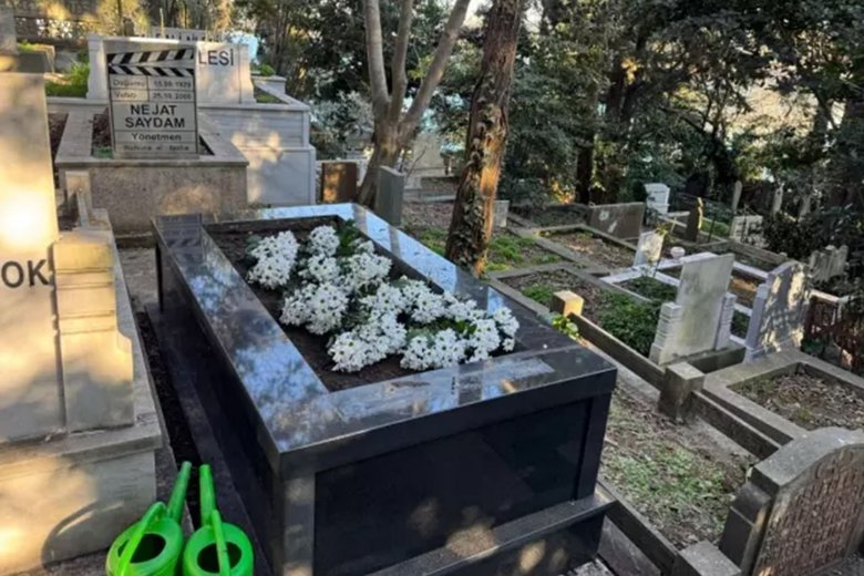 Filiz Akın’ın mezarındaki detay yürekleri burktu