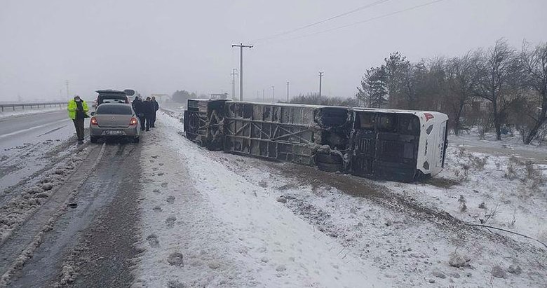 Tur otobüsü devrildi! Korkunç kazada can pazarı