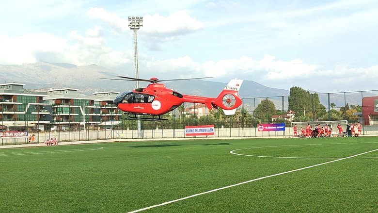 Maç sırasında sahaya helikopter indi! İzmir’de ilginç anlar