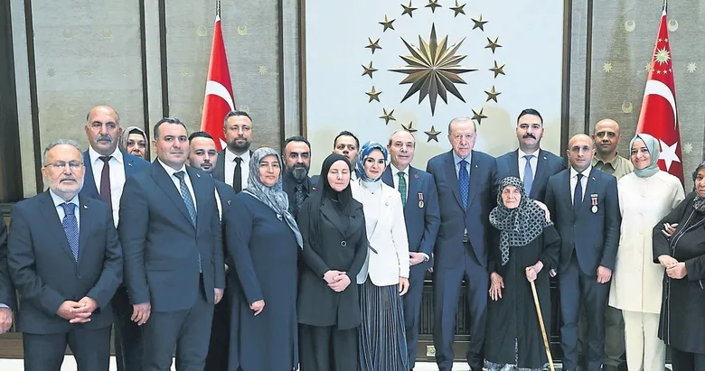 AK Parti’de 25. yaş şöleni