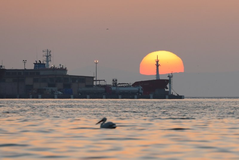 İzmir’de kartpostallık gün batımı