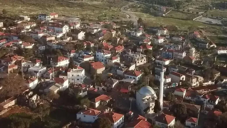 izmirin-700-yillik-koyu-dunyaya-ornek-oldu-izmirde-her-sokaginda-ayri-bir-hikaye-olan-o-koy-1793440408609.png