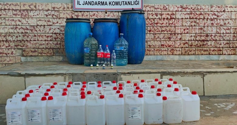 İzmir’de iki ilçede jandarmadan kaçak içki operasyonu