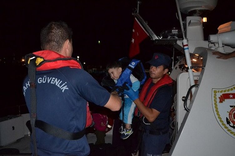 İzmir’de 55’i çocuk 125 düzensiz göçmen yakalandı