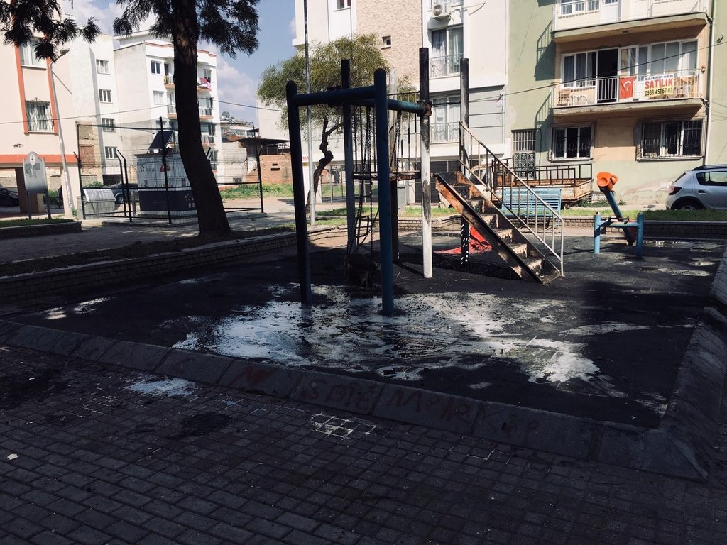 Aydın’da çocuk parkını ateşe verdiler!