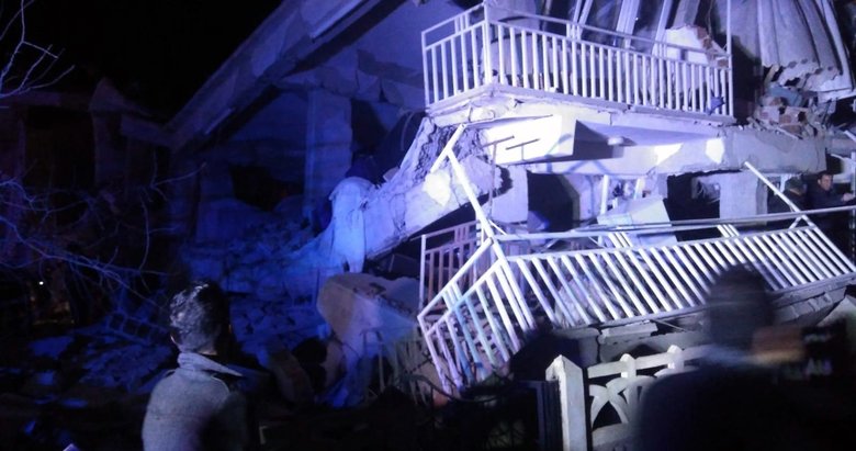 AFAD’dan Elazığ depremi hakkında açıklama: Hasarlı yapılara kesinlikle girmeyin