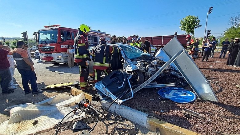 Balıkesir’de feci kaza! 1’i ağır 5 kişi yaralandı