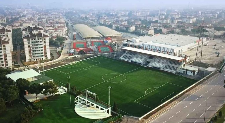 Ege’nin iki güzide kulübünün yöneticileri isyan etti: Hizmet yok köstek çok