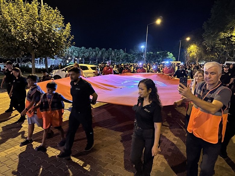 17 Ağustos Marmara depreminin 26.yılı! Hayatını kaybedenler dualarla anıldı