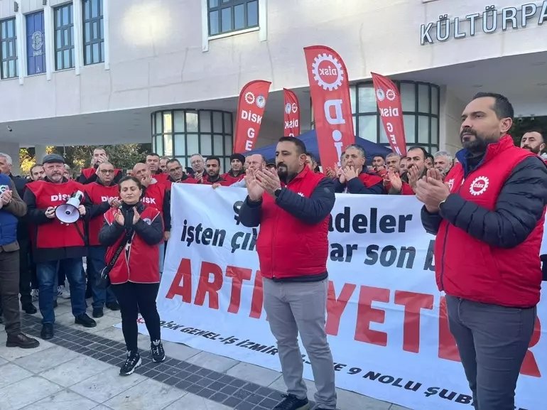 izmirde-isciler-2-gundur-isyanda-artik-yeter-1765270111702.jpeg