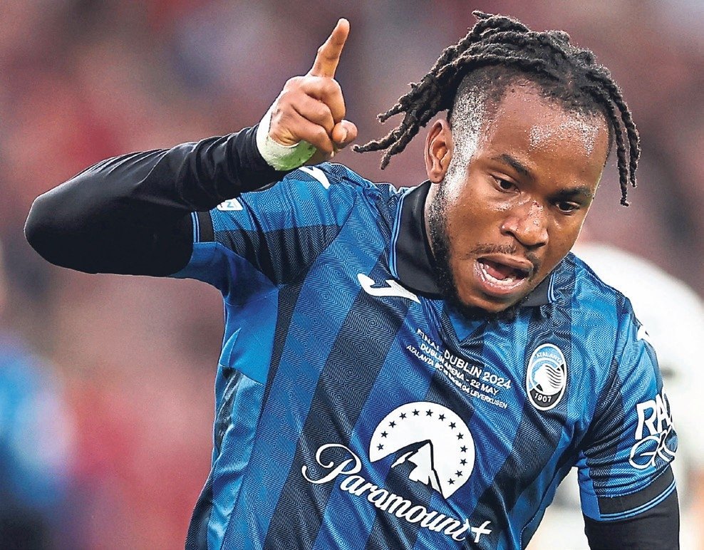 Aslan yakın takipte