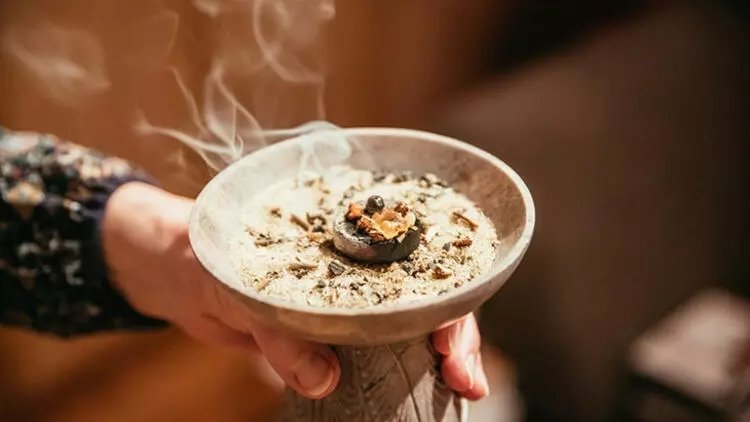 Evinizdeki negatif enerjiden kurtulmak için bu tütsüleri deneyin!